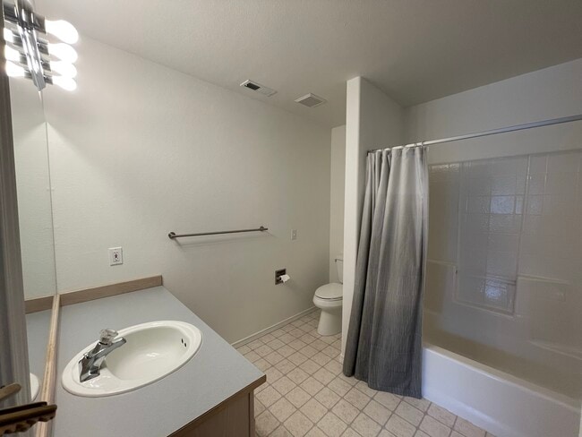 Building Photo - 2307 W Woodin Ave