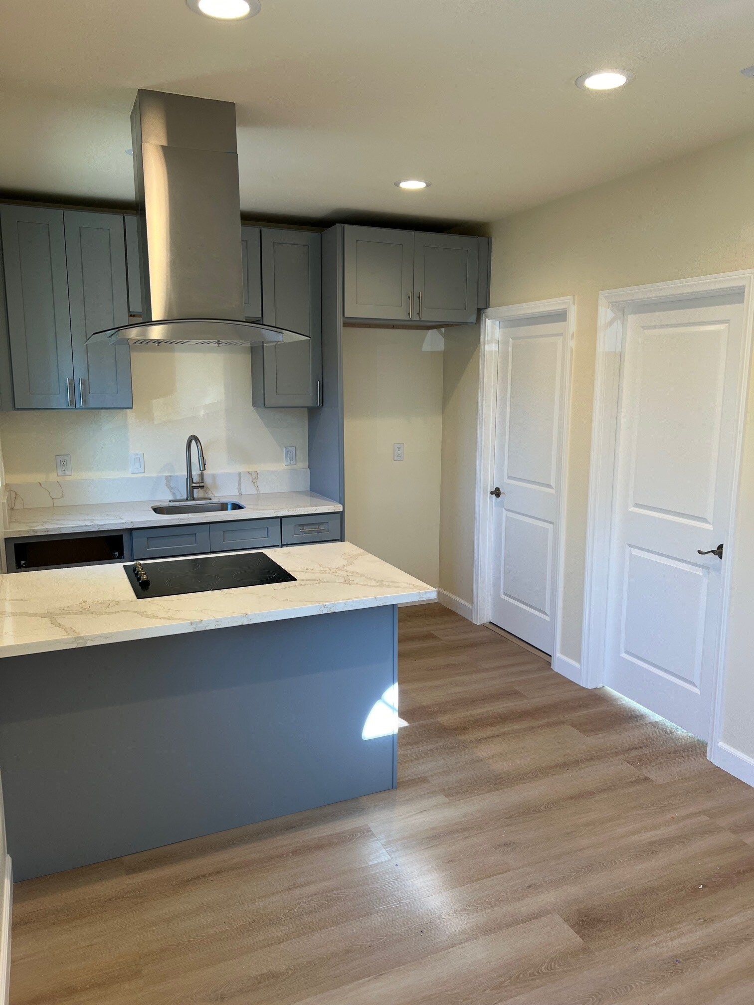 Building Photo - 9417 Tilmont St