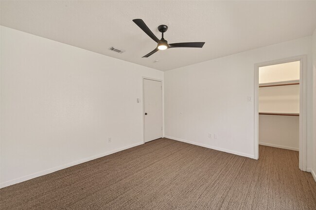 Building Photo - 3517 Denio Dr