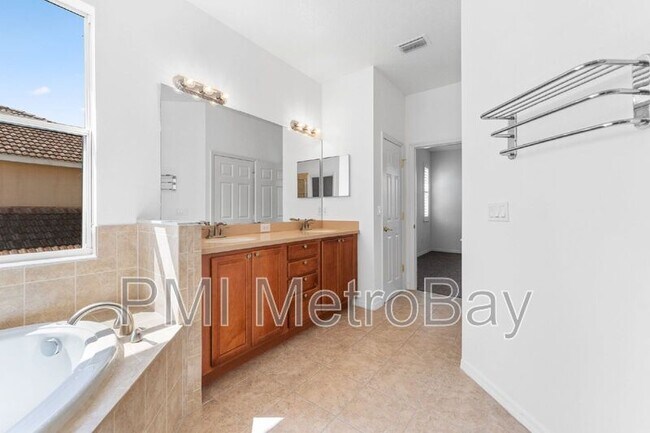 Building Photo - 10886 Cory Lake Dr