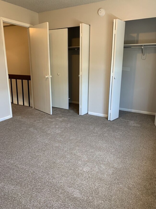 Building Photo - 1925 Ross Ct