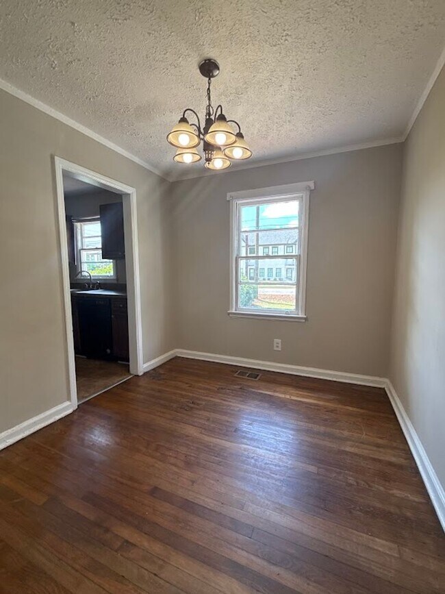 Building Photo - 2 Bed 1 Bath in Atlanta! Special offer: Ge...