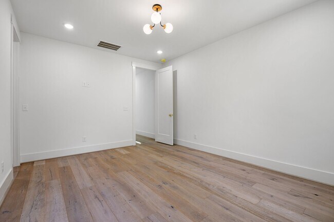 Building Photo - 4-bedroom, 4-bathroom Custom Home in Durha...