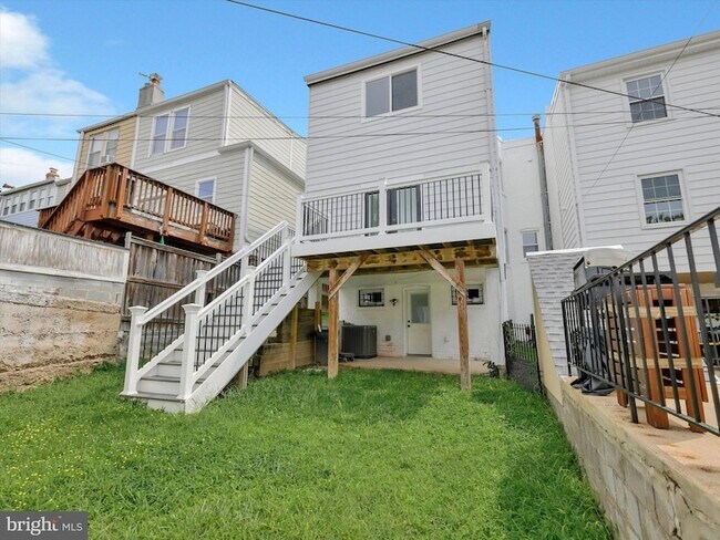 Building Photo - 4210 4th St NW