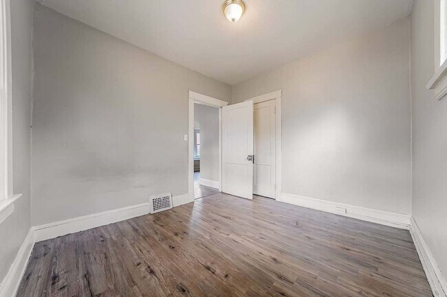 Building Photo - 3484 W 58th St