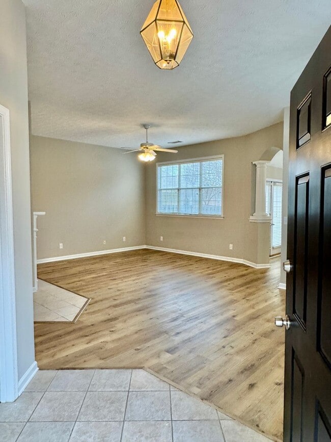 Building Photo - Charming 3-Bedroom, 2-Bath Home in Desirable Deer Creek!