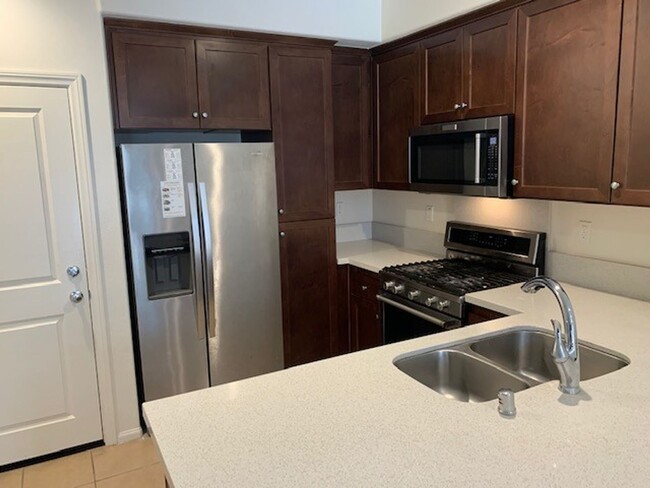 Building Photo - Goleta townhome