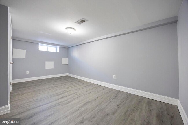 Building Photo - 10 N Ellwood Ave