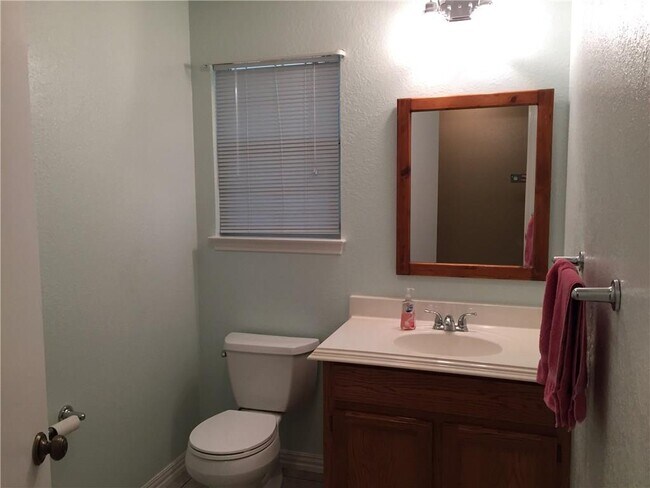 Building Photo - 109 Simpson Ave