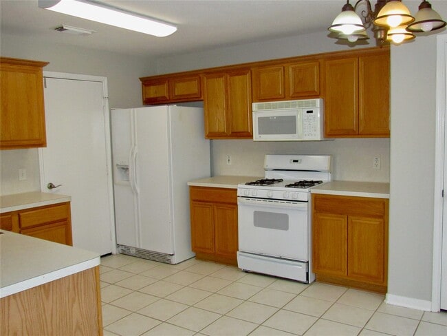 Building Photo - 3231 Stoneydale Ln