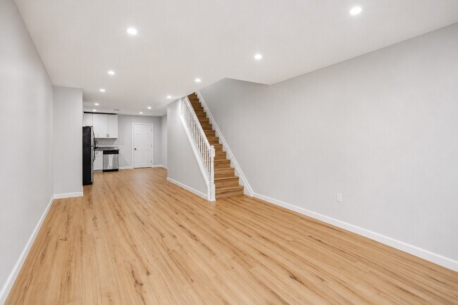 Building Photo - 2427 Ashland Ave