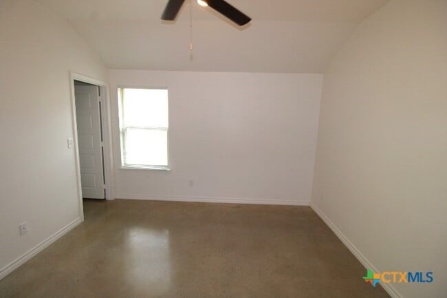 Building Photo - 106 Lost Trl