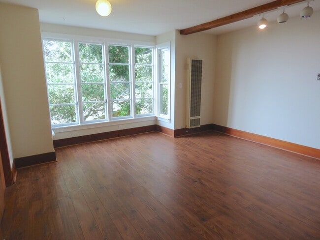 Building Photo - Updated Noe Valley House Available Now!