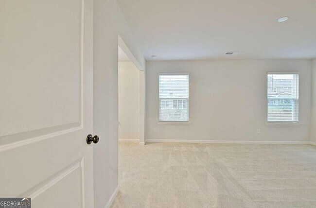 Building Photo - 504 Albertson Ave