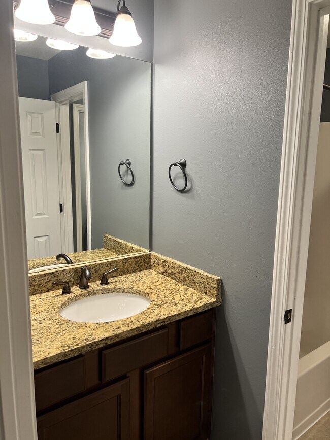 Building Photo - 6005 Fiori Dr