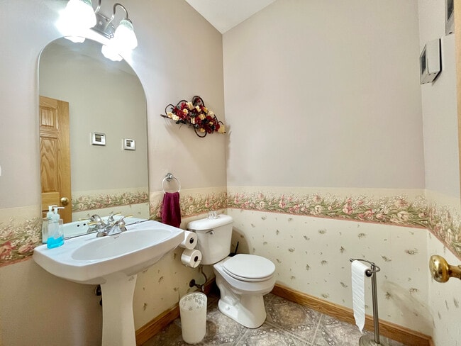 Building Photo - 6286 Fenn Rd