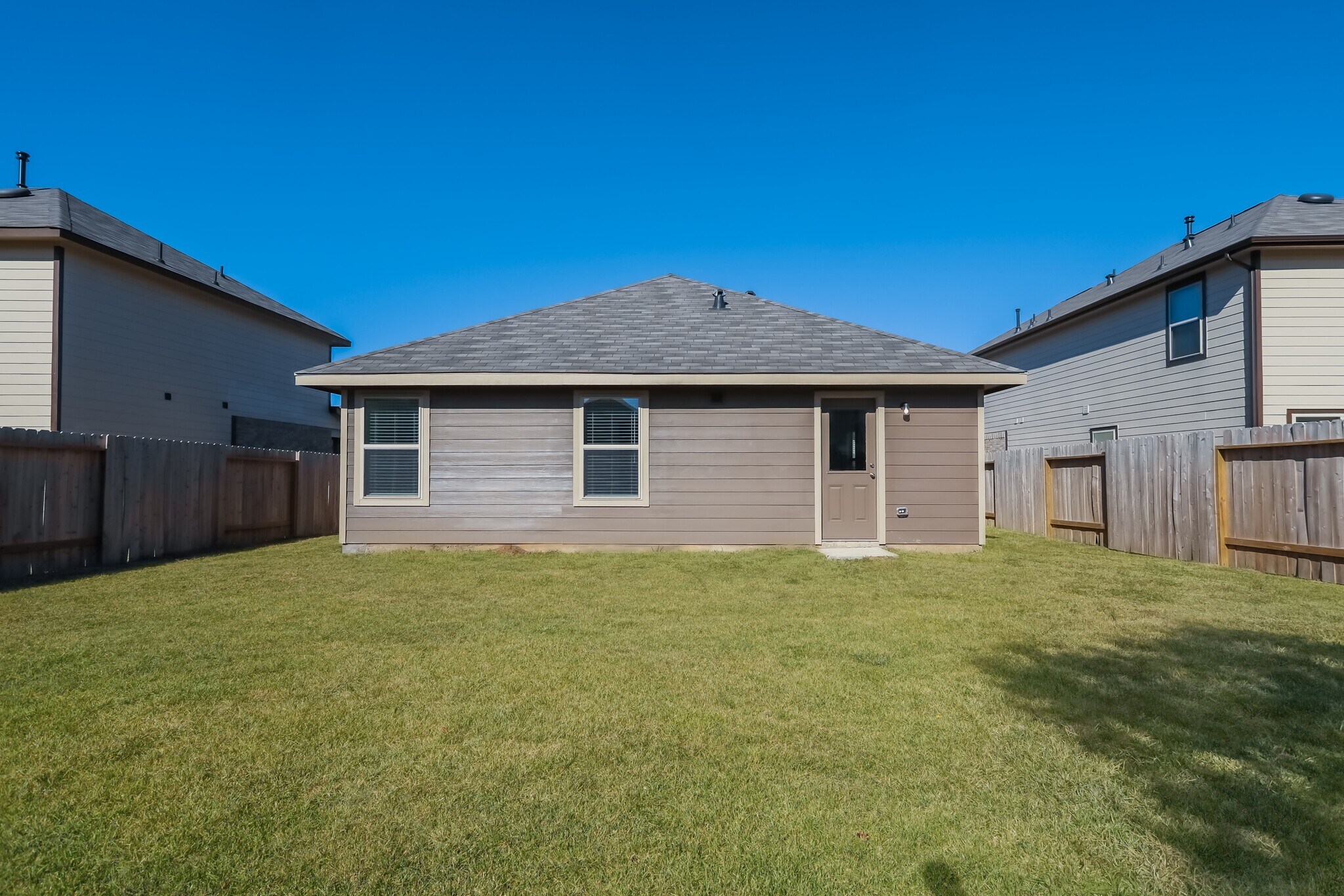 Building Photo - 11052 N Lake Mist Ln