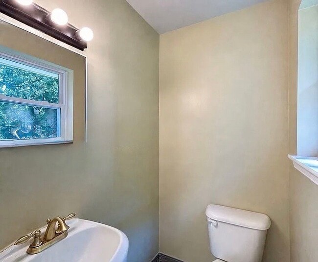 Building Photo - 10814 Bluebell Dr