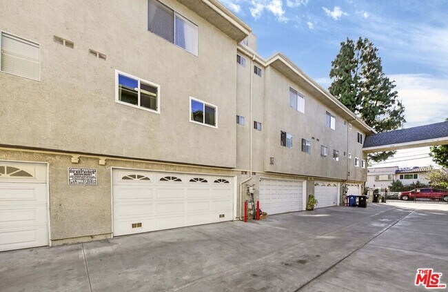 Building Photo - 9034 Willis Ave