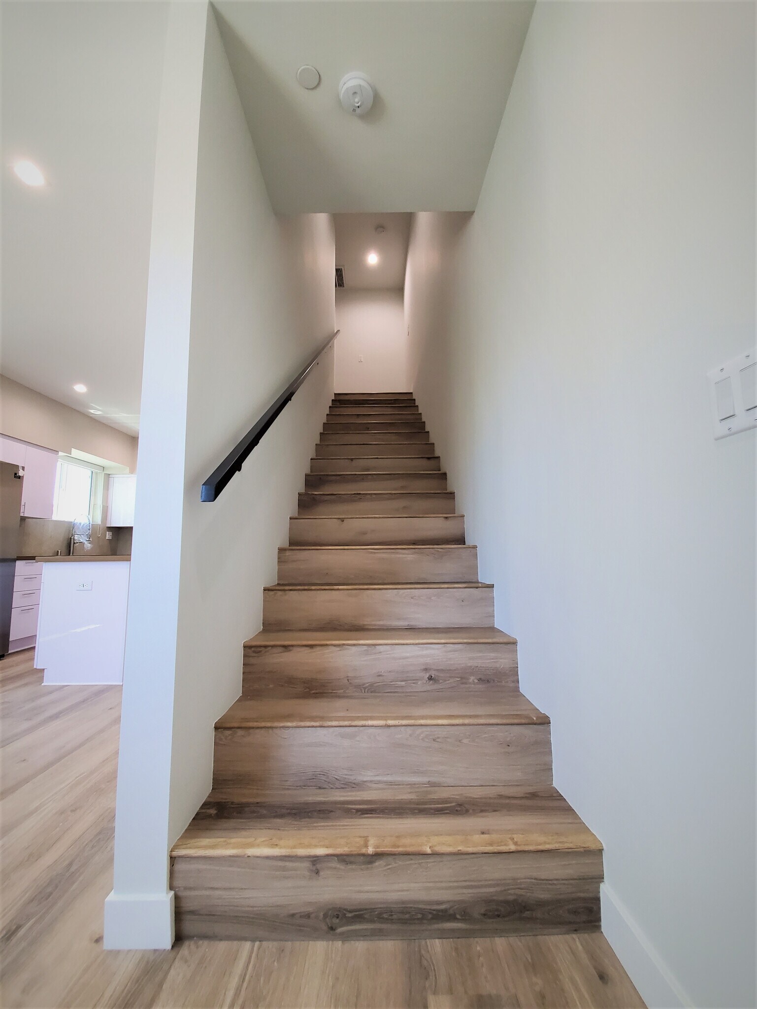 Building Photo - 2337 S Crenshaw Blvd