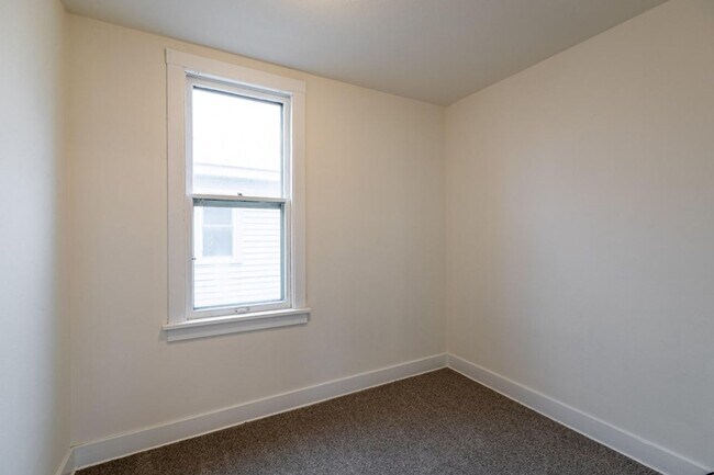 Building Photo - 3-4BR Rent or Rent to Own with New Kitchen and Garage!