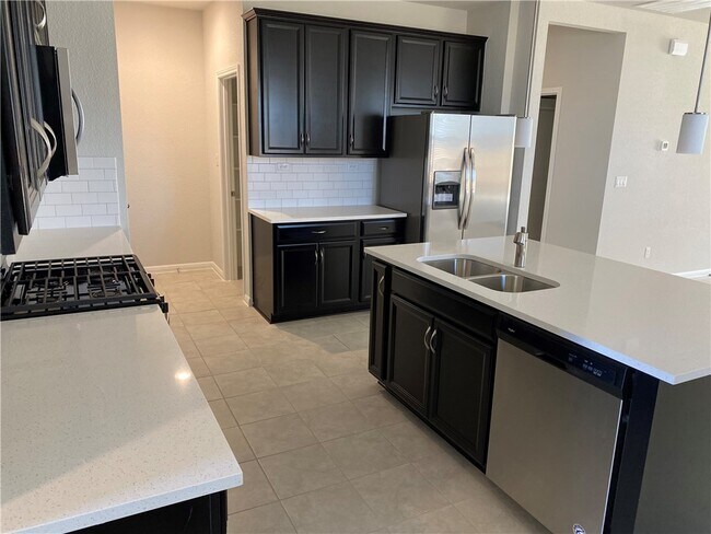 Building Photo - 384 Gaida Loop