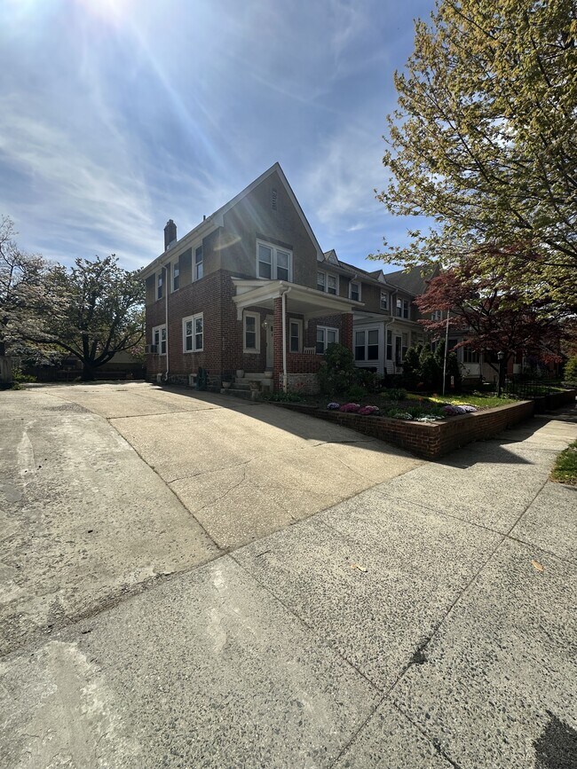 Building Photo - 610 Geddes St