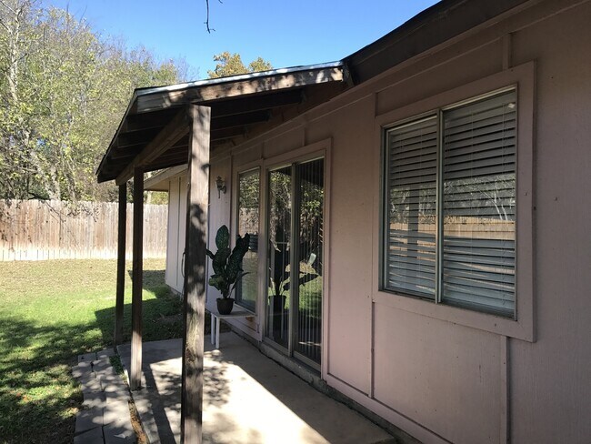 Building Photo - Sandiland