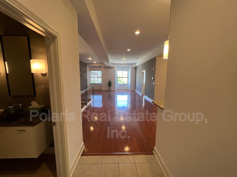 Building Photo - 350 N Meridian St