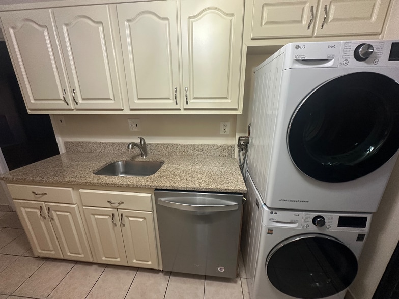 Building Photo - 250 S Reynolds St