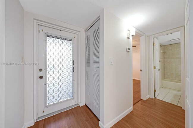 Building Photo - 1811 Sabal Palm Dr