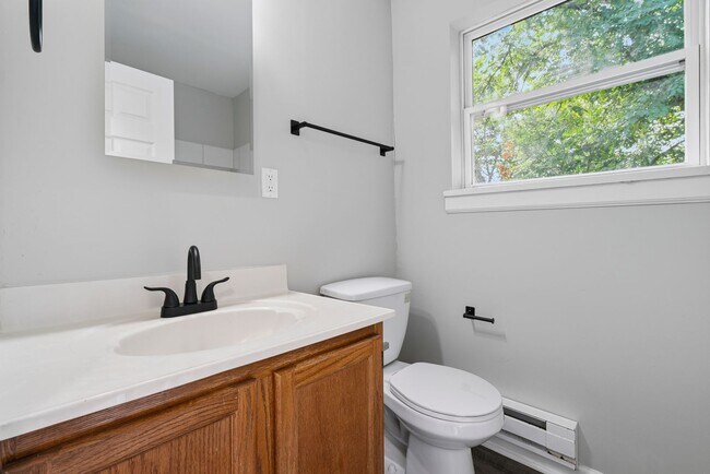 Building Photo - Beautiful 3 Bedroom House in Munhall available now!
