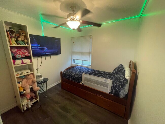 Building Photo - 293 Dogwood Dr