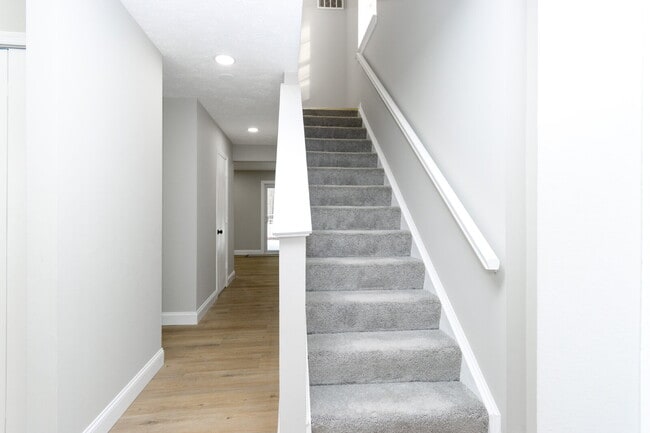 Building Photo - 313 Mews Ct