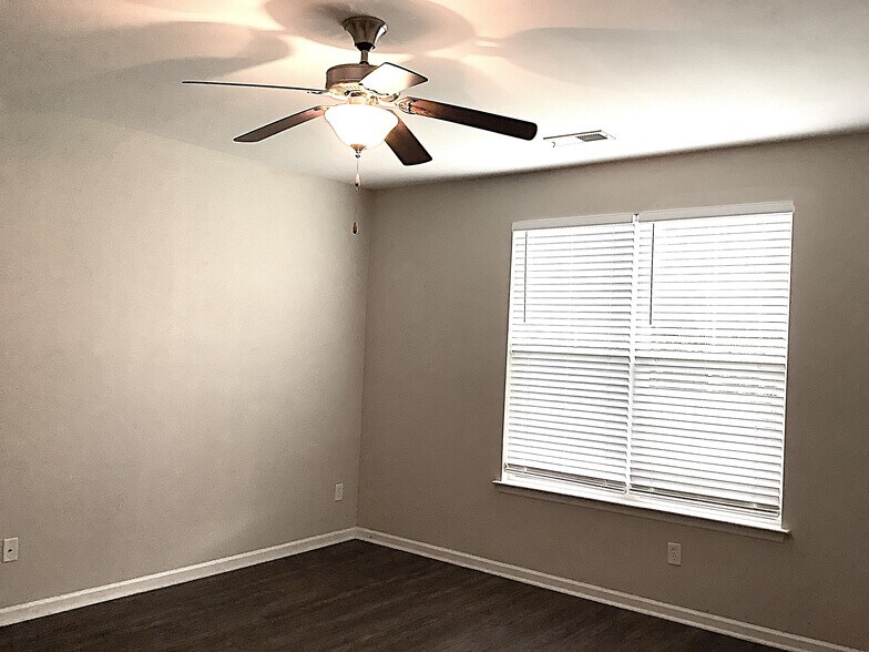 Building Photo - 8029 Hyannis Ct