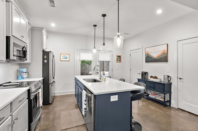 Building Photo - Stunning Gem in the heart of East Nashville!!
