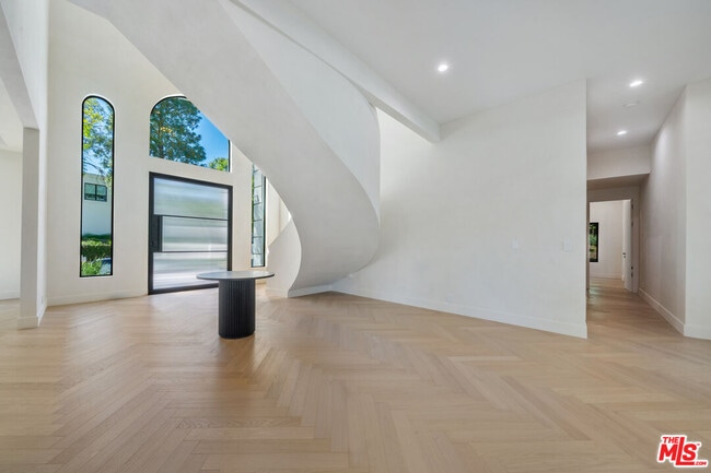 Building Photo - 12001 Crest Ct