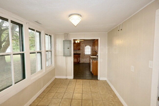 Building Photo - 3963 Oakleys Ln