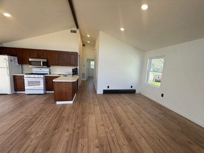 Building Photo - 12516 W Torquay Rd