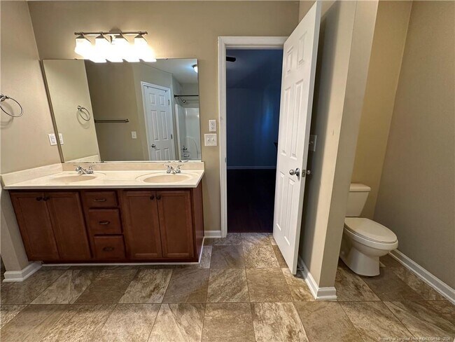 Building Photo - 20 Old English Ln