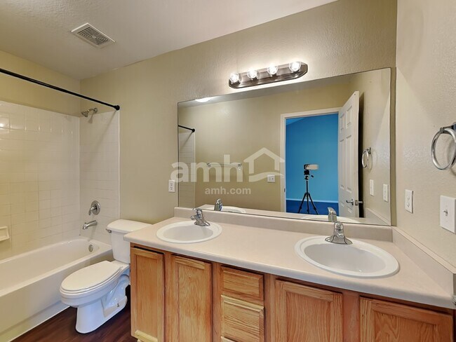 Building Photo - 1373 S Quintero Way