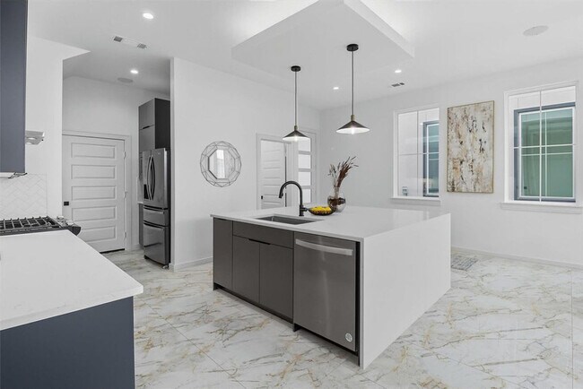 Building Photo - 2909 El Fenice Ln