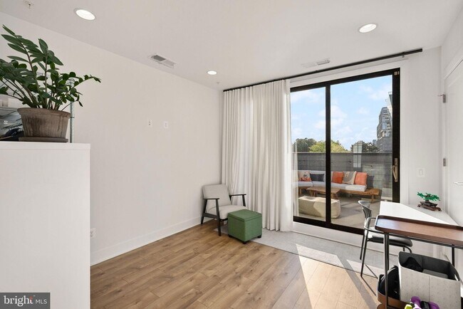 Building Photo - 11258 Faraday Park Dr.