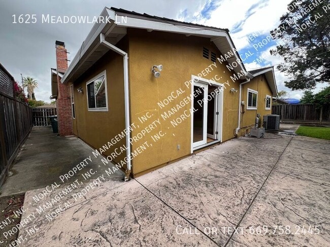 Building Photo - 1625 Meadowlark Ln