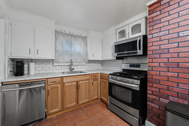 Building Photo - 21 Lord Ave