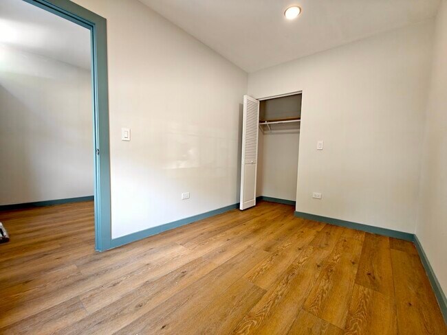 Building Photo - 1833 W 21st St