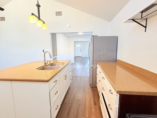 Building Photo - 255 Cumberland Rd