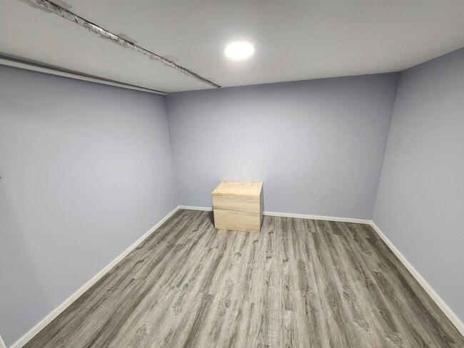 Building Photo - 4 Bedroom in East Moline  MUST SEE!!!