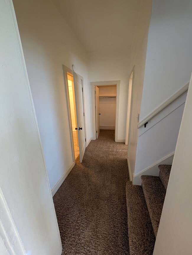 Building Photo - 207 E 100 N