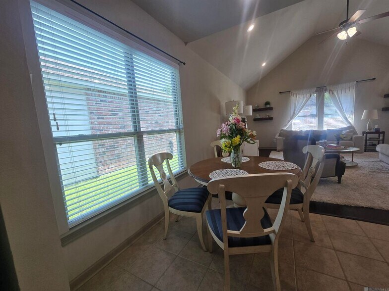 Building Photo - 1412 Alouette Dr